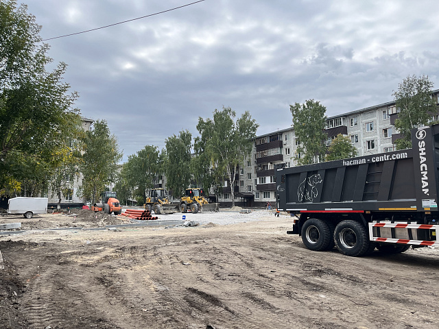 УСТЭК продолжает обновлять инфраструктуру города: в рамках летней ремонтной кампании 2025 проходит замена тепловых сетей в ходе программы благоустройства пяти дворовых территорий